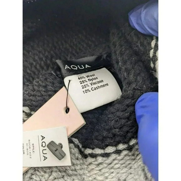 AQUA Women's Black & Gray Beanie - 100% Bloomingdale's Exclusive NWT - Picture 3 of 3